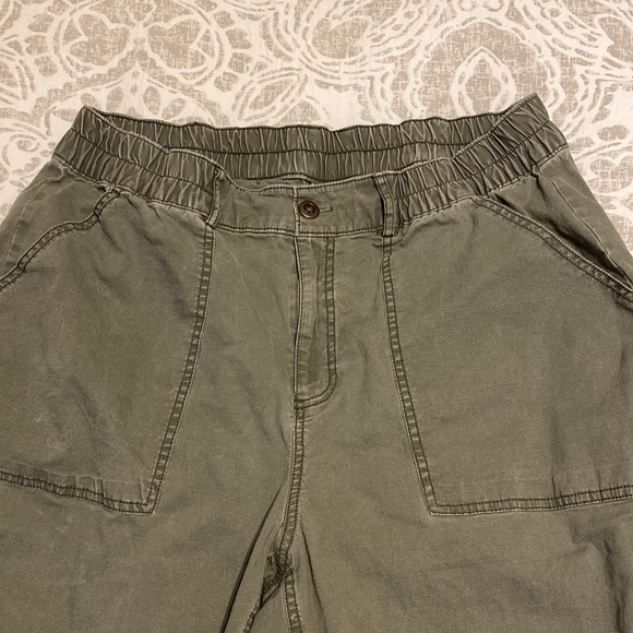 Comfortable elastic waist pants in a light sage green - Picture 2 of 5